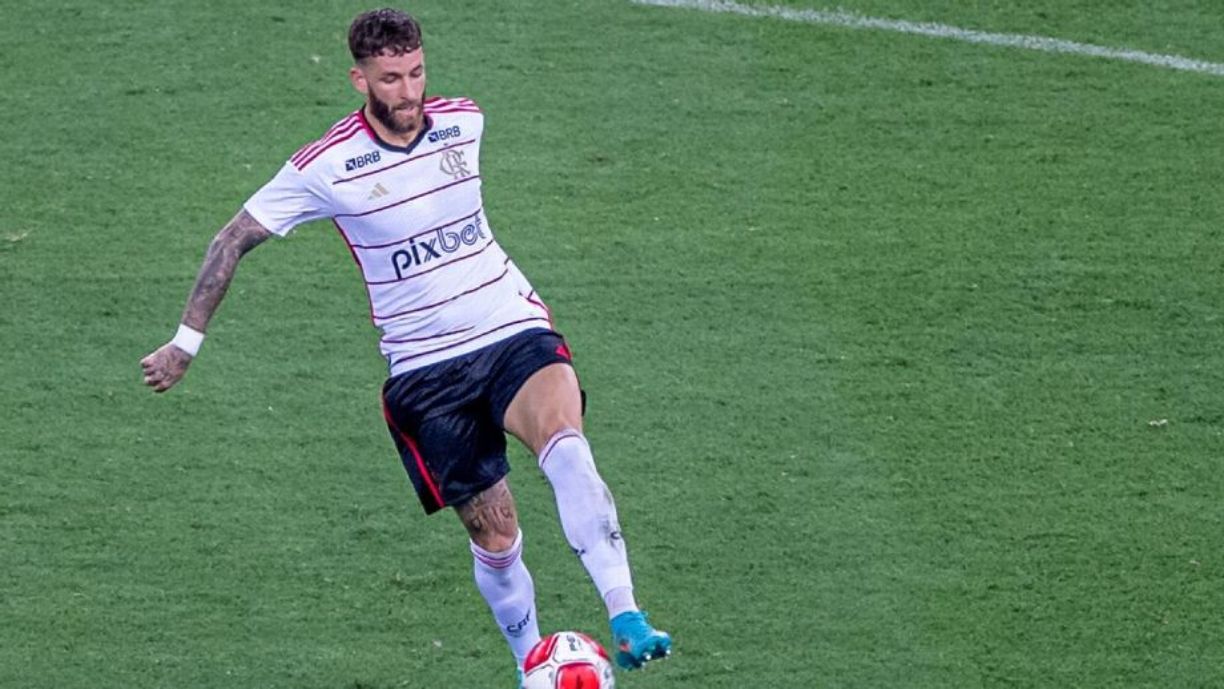 REPAROU NESSA? FLAMENGO TROCOU DE UNIFORME DURANTE INTERVALO DE PARTIDA CONTRA O VASCO